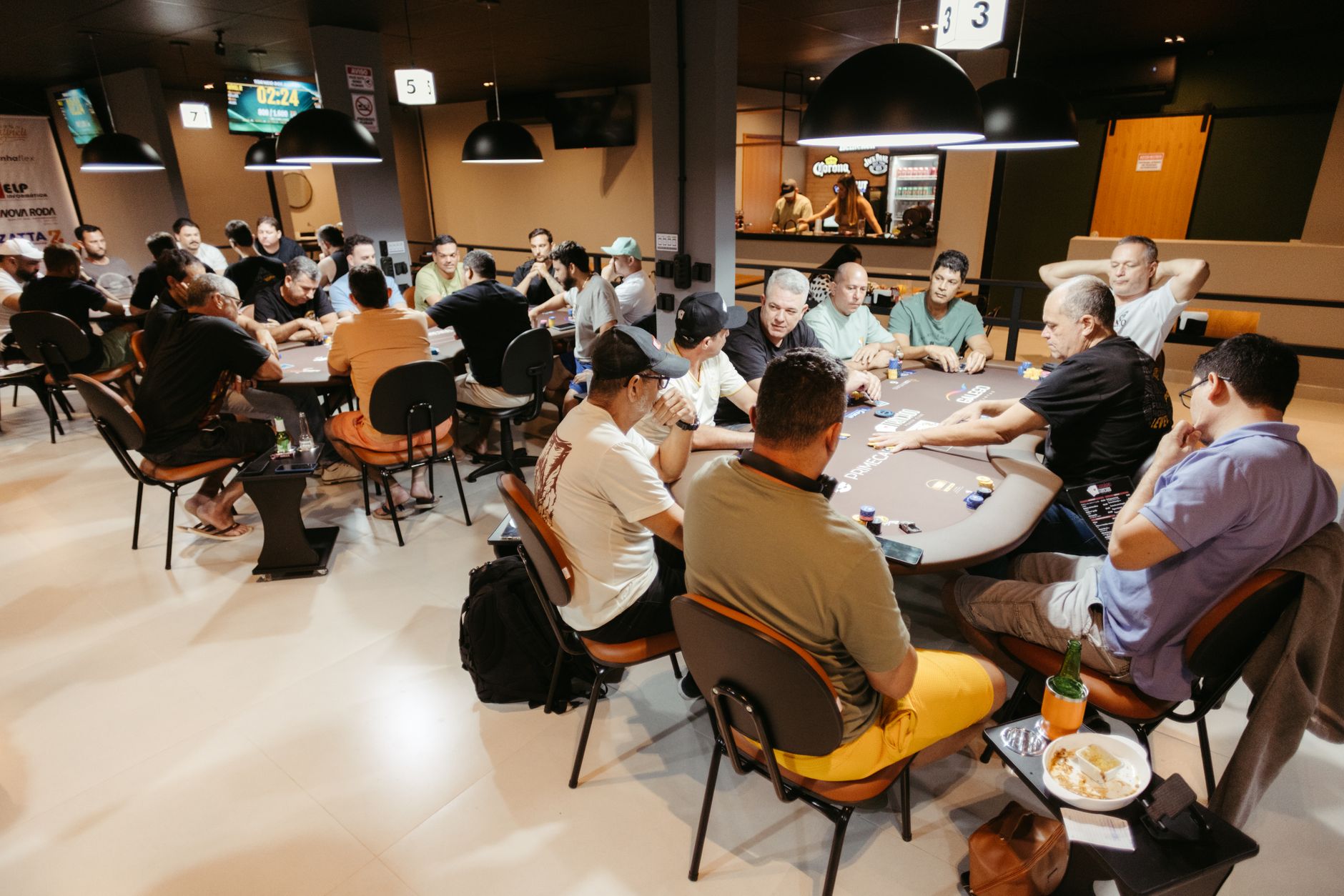 德州牛仔休闲玩家心态调整：三个让打法更稳的要点（实战示例）
